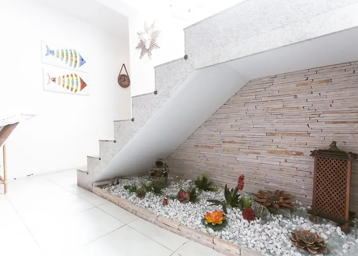 LINDA E BEM DECORADA CASA PARA ATÉ 12 PESSOAS - GERIBÁ 350 M DA PRAiA